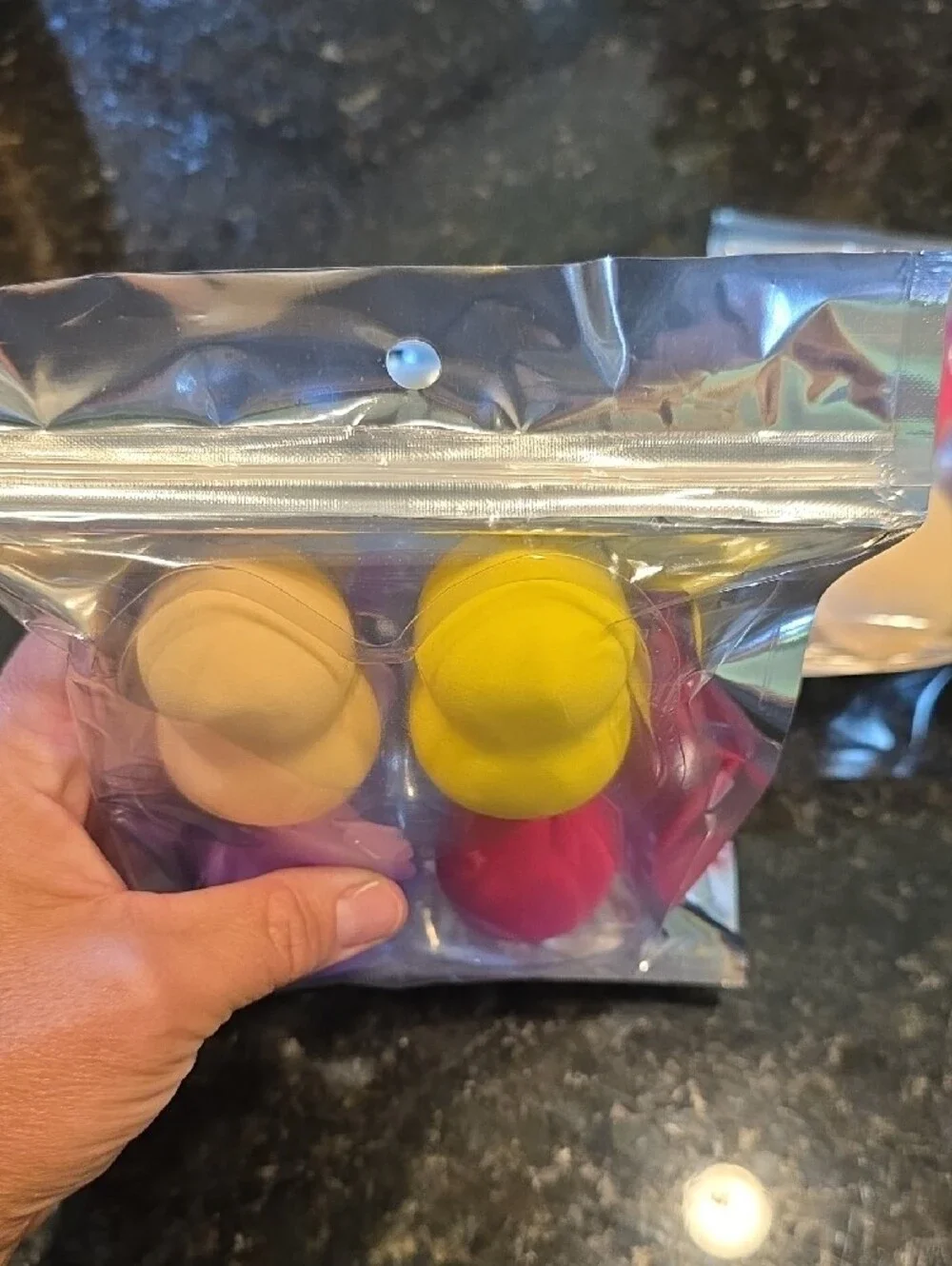 Makeup sponges package